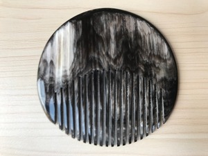 Peine de cuerno de búfalo de origen sostenible, perfecto para el cuidado natural del cabello y la barba sin productos químicos nocivos - Product Image 5