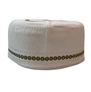 Elevated Comfort Casquette Kufi pour homme Cousu à la main Couvre-chef musulman léger Casquette de culte respirante - Product Image 3