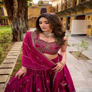 VASTRA COTTAGE Lehenga Choli en tissu Rangoli avec broderie de sequins et de fils, Lehenga Dupatta cousu, tenue de soirée de créateur - Product Image 2