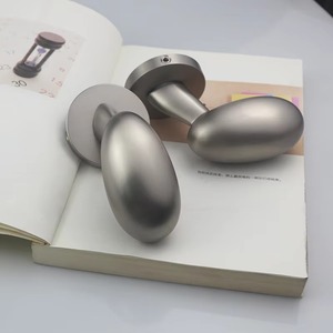 Poignée de porte élégante en forme d'oeuf noir avec finition lisse parfaite pour le bureau de la chambre à coucher de la porte principale et les intérieurs contemporains - Product Image 6