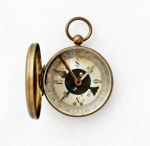 Boussole Nautique en Métal Laiton Antique Robuste Outil de Navigation Maritime Classique Instrument d'Exploration pour Activités de Plein Air - Product Image 3