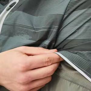 Ensemble de survêtement coupe-vent pour homme, personnalisé avec logo, imperméable, léger, en polyester et nylon, pour l'extérieur - Product Image 5