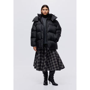 เสื้อแจ็คเก็ตพัฟเฟอร์ผู้หญิงแบบสั่งทำ ทันสมัย อุ่น น้ำหนักเบา มีฮู้ด แฟชั่น กันน้ำ สำหรับฤดูหนาว ใส่กลางแจ้ง เป็นมิตรกับสิ่งแวดล้อม แบบเย็บติดกัน สไตล์สตรีทแวร์ - Product Image 6