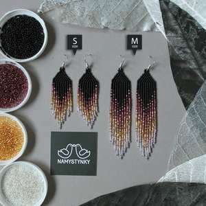 Pendientes de cuentas bohemias con flecos en cascada Andy de diseño turquesa, regalo de joyería único - Product Image 1