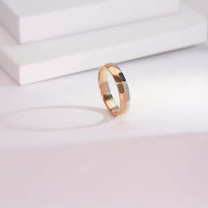 Bague de mariage pour femme en platine plaquée rhodium 14 carats avec zircon ovale - Product Image 1