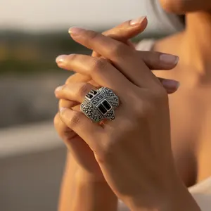 Bague en argent 925 pour femme avec pierres d'onyx noir et marcassite - Product Image 3