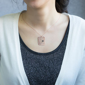 Colgante de forma rectangular martillado lágrima en encanto venta al por mayor joyería de plata 925 hecha a mano - Product Image 2