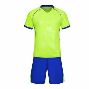 Nouvelle Arrivée Maillots de Football Personnalisés Respirants et Confortables pour Adultes Hommes Ensembles d'Uniformes de Football à Manches Courtes Vente en Gros - Product Image 4