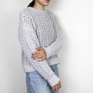 Pull fin d'hiver pour femme sur mesure 2024, tricot respirant, col rond, logo avant et arrière, style haut de gamme - Product Image 3