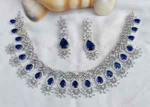 ชุดสร้อยคอและต่างหูดีไซน์หรูหราสีเงินประดับเพชรซิร์คอนระยิบระยับสำหรับงานแต่งงานและงานหมั้นของผู้หญิง ทำจากทองเหลือง - Product Image 5