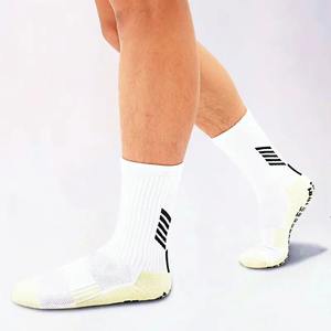 Chaussettes de football antidérapantes fabriquées au Pakistan, qualité d'exportation en gros, confortables, durables, tissu de vêtements de sport athlétique - Product Image 6