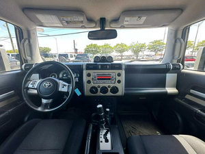 TOYOTA FJ CRUISER 4x4 d'occasion 2014, conduite à gauche/droite - Product Image 2