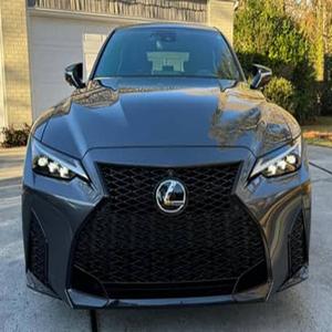Lexus IS 500 Premium 2023, el más vendido, con motor V8 de 472 HP, color gris Cloudburst. - Product Image 1