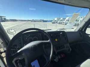 En Venta: Camión Plataforma M2 2019 USADO en Buen Estado - 240HP, 7 Velocidades Automáticas, Listo para Envío Puerta a Puerta - Product Image 2