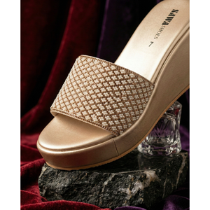 Sandales compensées à bout ouvert confortables et respirantes, ornées de perles dorées, modèle 733 G, avec plateforme rehaussante, en gelée et maille douce - Product Image 2