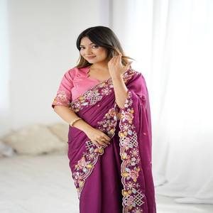 Sari Premium VASTRA COTTAGE Noha Crush Bordado con Blusa de Seda Mono, Hilos Pesados, Lentejuelas, Trabajo de Calado, Diseño de Fiesta - Product Image 2