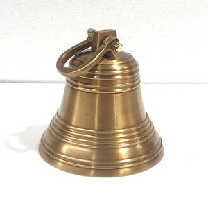 Campana de Barco de Latón Hecha a Mano para Decoración de Interiores con Temática Náutica que Muestra la Habilidad en la Artesanía de Metales y un Estilo Atemporal - Product Image 6