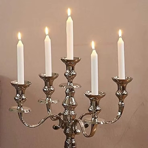 Grand candélabre de sol argenté à 5 bras pour un décor grandiose. Disponible aux prix de gros. - Product Image 1