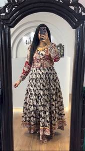 El último vestido Anarkali DE TRABAJO estampado de algodón de rayón puro de diseñador por FabZone - Product Image 2