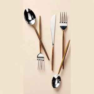 Ensemble de couverts en métal brillant moderne, élégants en acier inoxydable, pour restaurant, fête et événements de mariage - Product Image 3