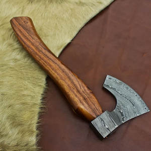 Hache de camping en acier de Damas, tête en acier à motif artisanal avec manche long en bois naturel pour la chasse, la survie et le bushcraft - Product Image 5