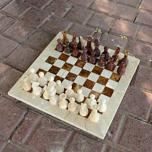 โต๊ะหมากรุกหินอ่อนแบบดั้งเดิมระดับพรีเมียม สำหรับห้องนั่งเล่น ห้องนอน และโรงแรม - เฟอร์นิเจอร์หินที่ทนทานและเป็นมิตรกับสิ่งแวดล้อม - Product Image 5