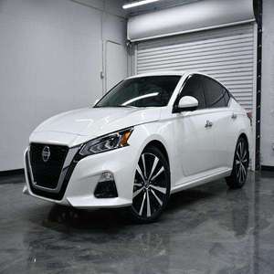 Nissan Altima d'occasion 2021, pack technologique, 2.5 Platinum FWD CVT avec Xtronic, moteur 2.5L 4 cylindres DOHC 16V - Product Image 1