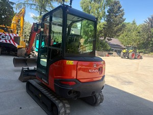 Miniexcavadora Compacta Kubota KX030-4 de Alta Calidad, 2.8 Toneladas, Diésel, Hidráulica, Pocas Horas de Uso, Excelente Estado - Product Image 3
