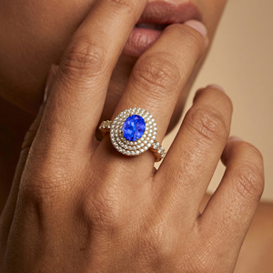 Nueva llegada de anillos llamativos de oro de 18K adornados con piedras preciosas naturales de tanzanita de diciembre y Diamante Certificado de corte redondo - Product Image 2