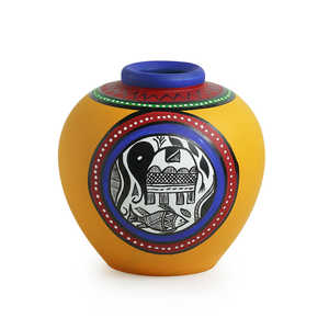 Vase en forme de Matki en terre cuite jaune de 15,2 cm, fait à la main, peint à la main, Madhubani, fabriqué en Inde - Product Image 2