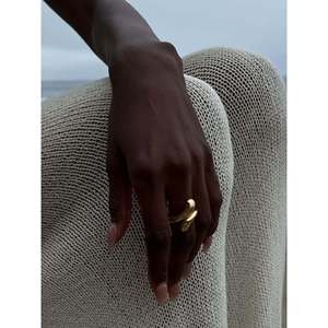 Anillo Envolvente Estilo Vintage Chapado en Oro de 18K con Incrustaciones de Piedras Preciosas Geométricas, Regalo para Niños - Product Image 2