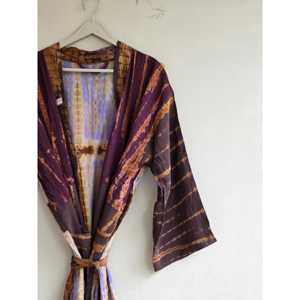 Kimono con cuello en V y cinturón, estilo tie-dye, corte regular, manga tres cuartos, largo maxi, para cubrir el traje de baño, de secado rápido, 1 pieza - Product Image 1