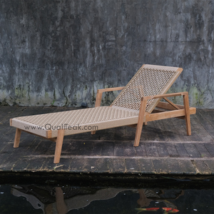 Tumbona de Lujo Moderna de Madera Maciza de Teca para Exteriores con Tejido Loom para Piscina y Ocio en Cancún - Product Image 3