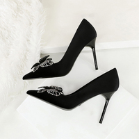 Chaussures à talons de créateur OEM Sandales à talons élégantes en velours Escarpins pour femmes Décoration colorée à double nœud Logo personnalisé Couleurs Talons