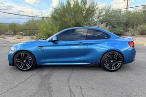 Auto Usado Premium 2018 B-MW M2, Transmisión Manual de 6 Velocidades, Motor Turbo de 6 Cilindros - Product Image 2