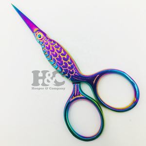 Haute qualité droite beauté ciseaux nouveauté solide en acier inoxydable poisson Style ciseaux arc-en-ciel titane couleur durable - Product Image 1