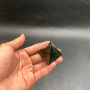 Pyramide en jade néphrite vert naturel de 3 cm, polie à la main, pour la décoration de la maison, la collection et les cadeaux, Indocraftstone - Product Image 3