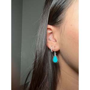 Ensemble en turquoise de Kingman et argent sterling de style ethnique Navajo, fabriqué à la main par des artisans - Product Image 4