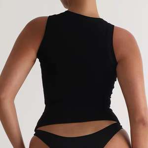 Camiseta sin mangas transpirable para Mujer | Top sin mangas elástico personalizado para gimnasio, yoga y ropa informal diaria - Product Image 2