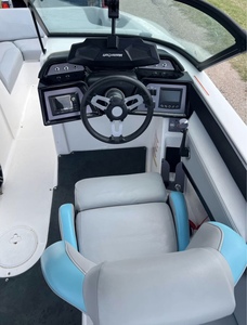 2022 MASTER CRAFT NXT22 motore per barca a reazione entrobordo 715 ore sovralimentato 250HP 4 tempi viene fornito con molti giubbotti di salvataggio - Product Image 5