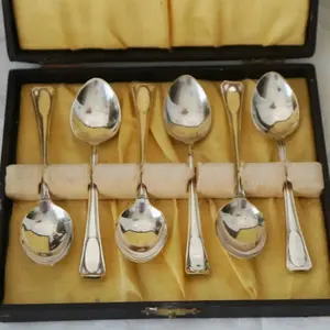 Ensemble de cuillères de qualité supérieure en acier inoxydable avec revêtement PVD doré, parfait pour les mariages élégants et les articles de service élégants à la maison - Product Image 3