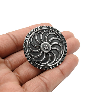 Joyería artesanal India hecha a mano, anillo ajustable de aspecto étnico de forma redonda de plata oxidada de Ley 925 para sus proveedores a granel - Product Image 2