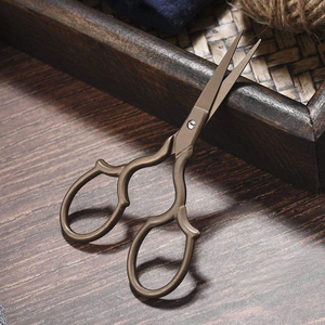 Ciseaux à cuticules de luxe haut de gamme, en acier inoxydable incurvé, finition miroir carrée, logo personnalisable, emballage - Product Image 5