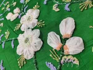 Tissu en organza brodé 3D de luxe avec fleurs, perles et paillettes, écologique, respirant, tricoté en chaîne, style accessoire, tissage croisé - Product Image 4