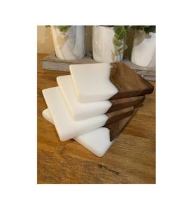 Juego de Posavasos Cuadrados de Nogal con Resina Epoxi, Modernos y de Lujo, Más Vendidos, Diseño Resistente al Calor, Tamaño Personalizado Disponible para un Estilo Elegante - Product Image 1