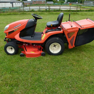 Cubierta comercial/de uso de 48 pulgadas Ideal para rendimiento de siega de servicio pesado Kubota GR2120 Cortacésped diésel 21HP - Product Image 1
