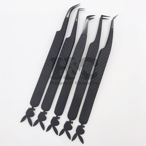 Pinzas Profesionales para Pestañas de Visón, Color Negro Mate, Punta Plateada, Acero Inoxidable, Antimagnéticas, Duraderas - Product Image 1