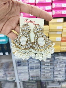 Ensembles de bijoux de fête élégants faits à la main ensemble de boucles d'oreilles en alliage de zinc léger pour vêtements de mariage traditionnels à la mode et élégant - Product Image 2