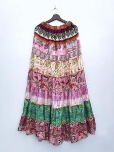 Recycle Saree Silk Patchwork Jupe longue en soie: Robe jupe colorée de style bohème hippie - Product Image 5