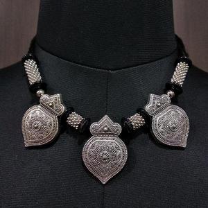 Ensembles de bijoux de mode Jeweljunk-Tour de cou en perles noires et collier Navratri 1112901B - Product Image 1